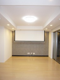 美しい陰影と映像機器がデザインされた理想の空間 美しい陰影と映像機器がデザインされた理想の空間